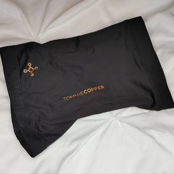 Tommie Copper Unisex COPPER & ZINC INFUSED Compression Knee Sleeve, Black - Picture 3 of 10